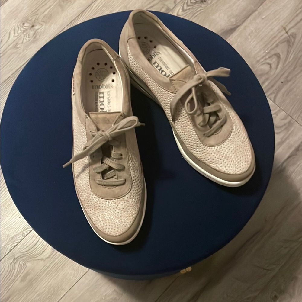 Ecco Cream Sneakers